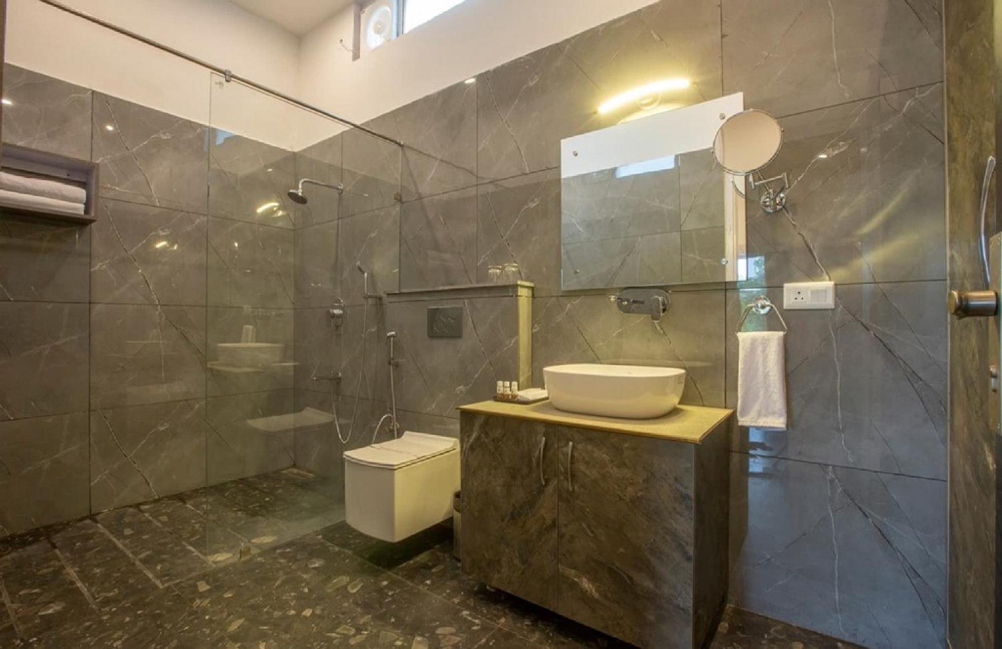 Hotel Arhaan Palace Delhi Airport