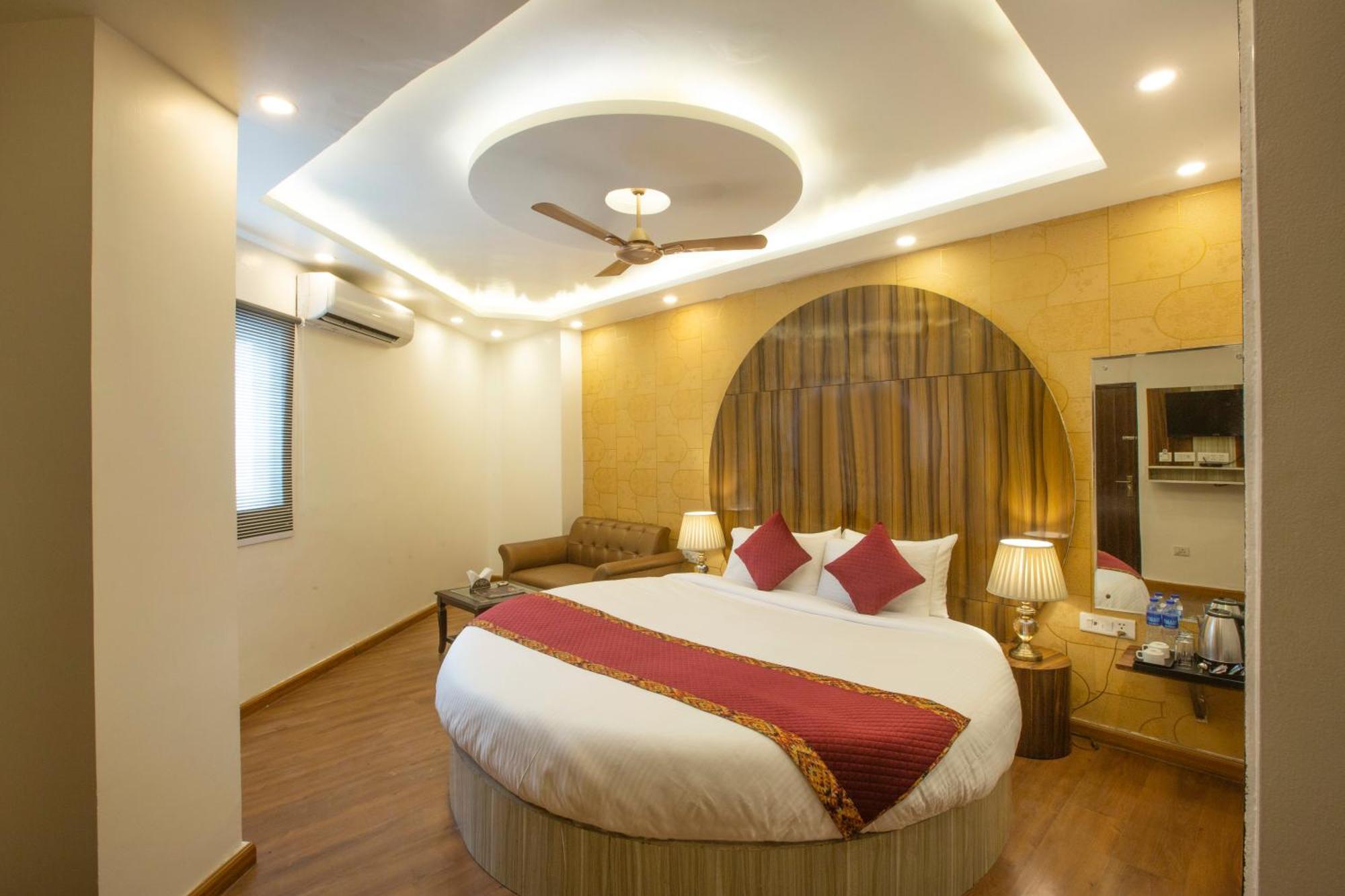 Arhaan Palace Delhi Airport Hotel 4*