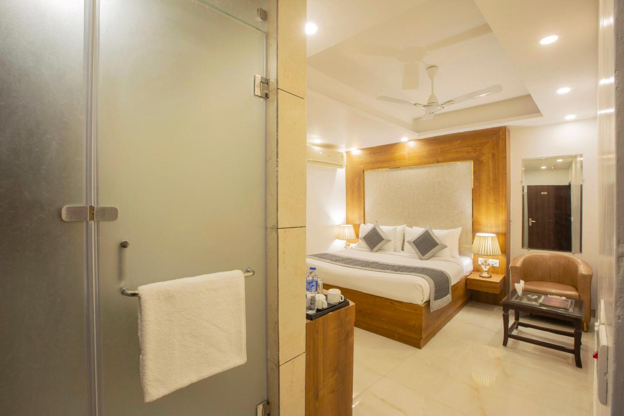 Arhaan Palace Delhi Airport 4*