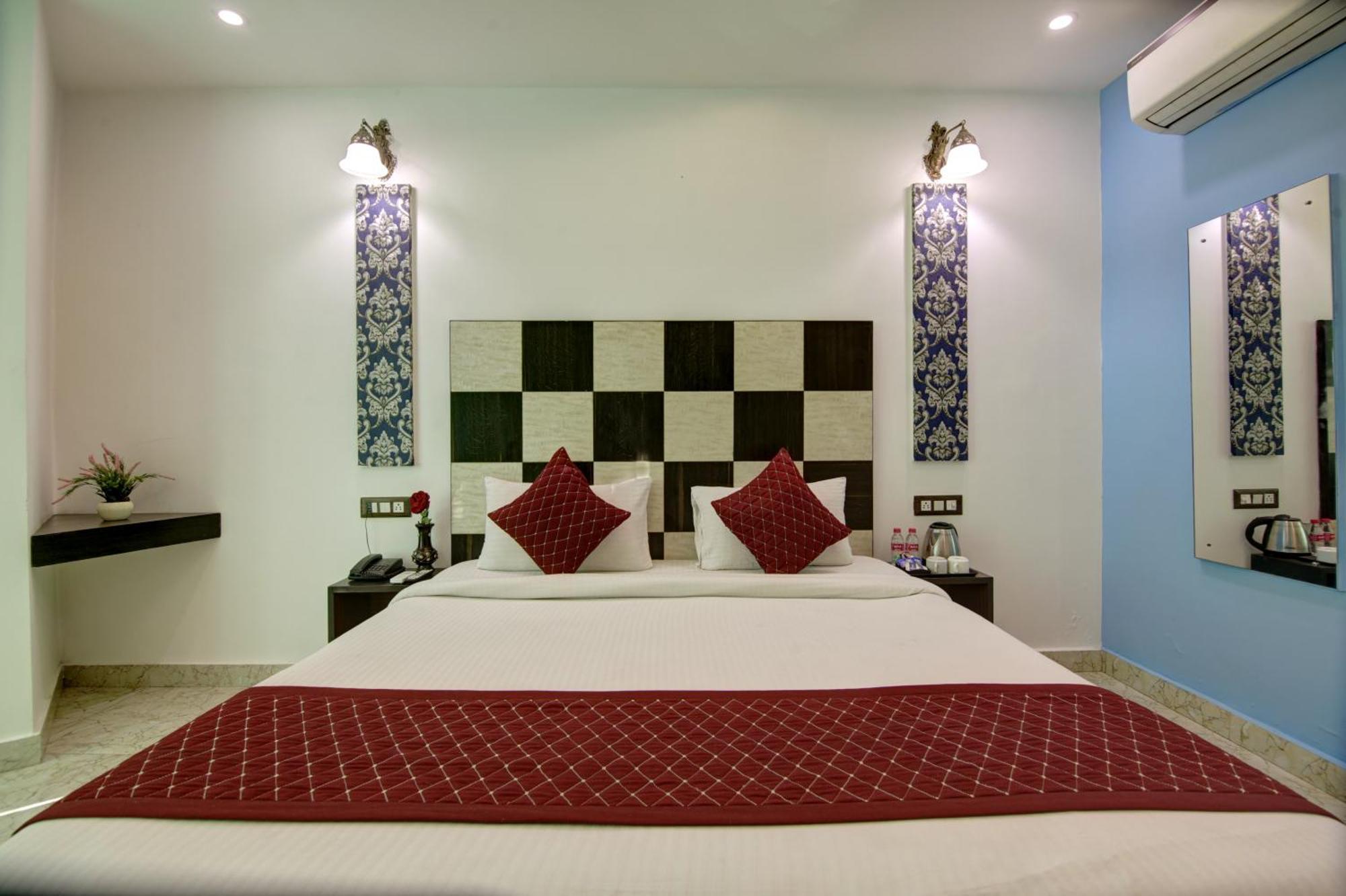Arhaan Palace Delhi Airport Hotel 4*