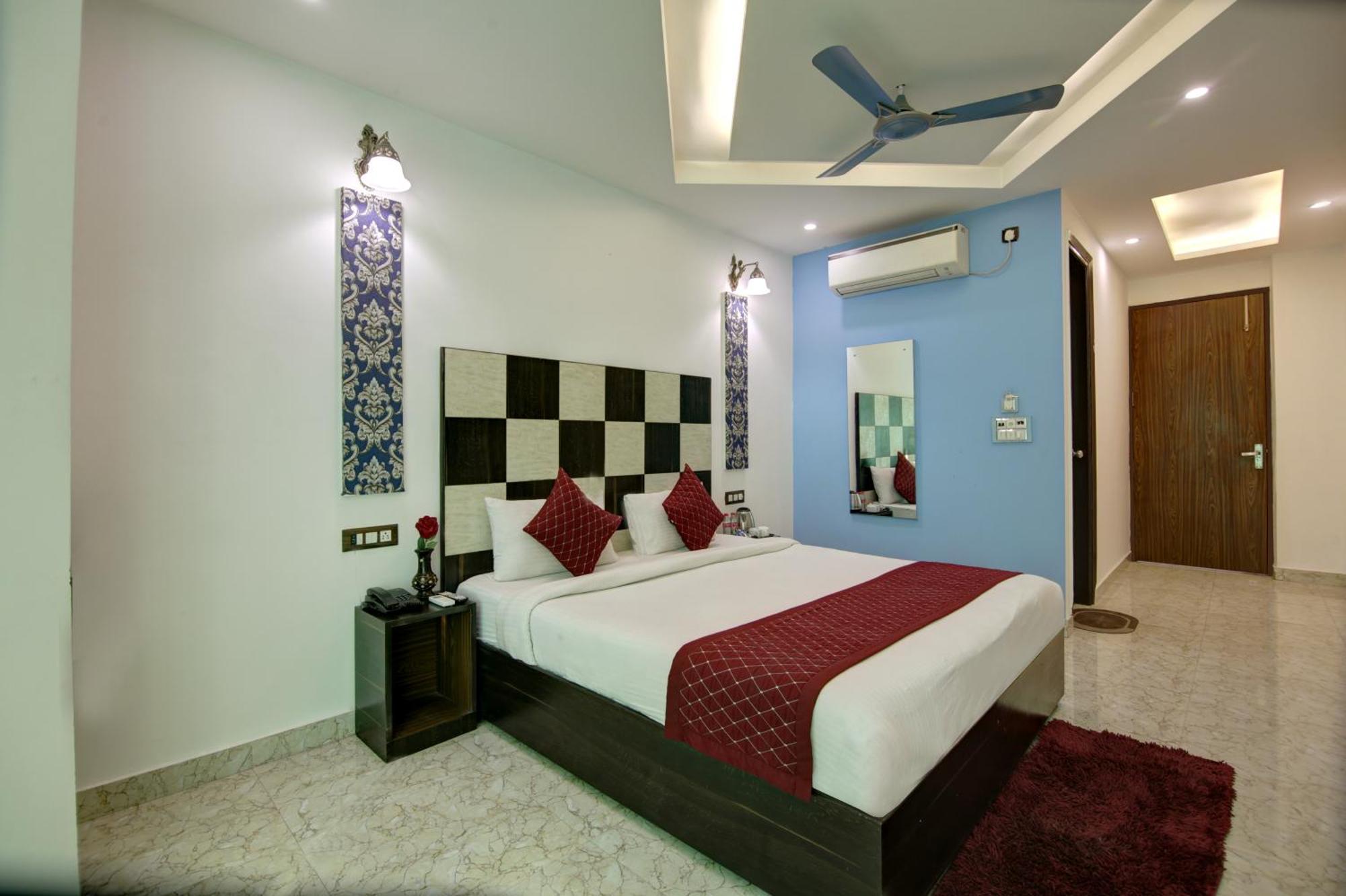 Arhaan Palace Delhi Airport Hotel 4*