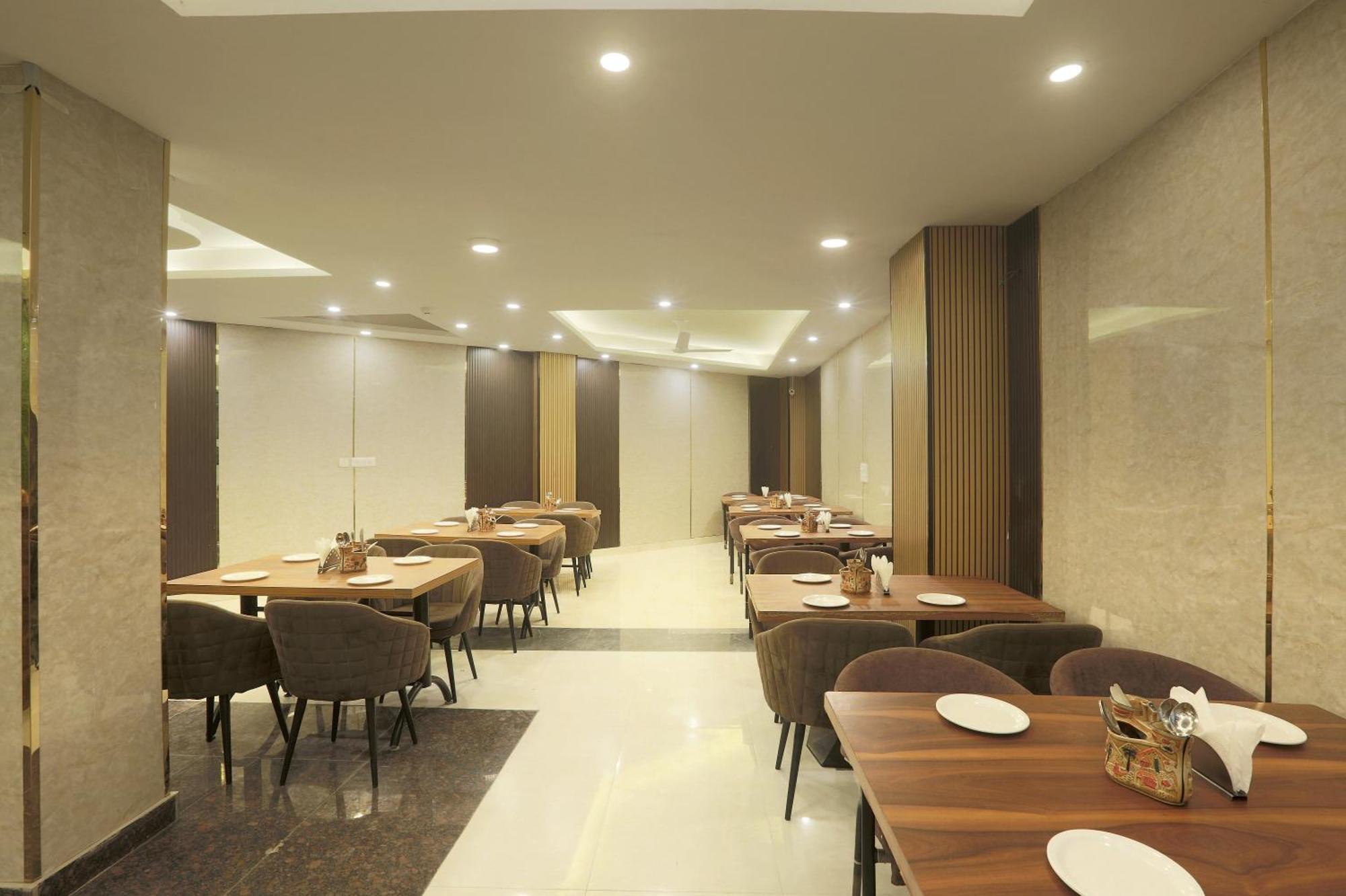 Hotel Arhaan Palace Delhi Airport 4*