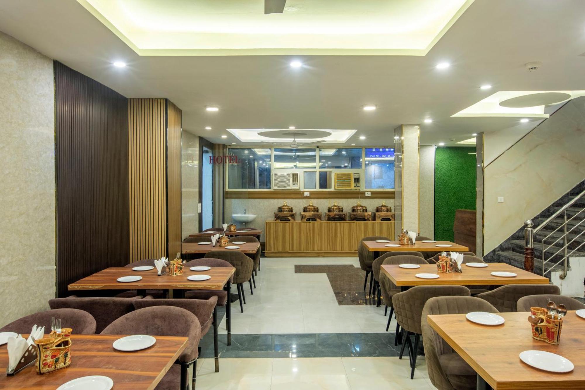 Arhaan Palace Delhi Airport 4*